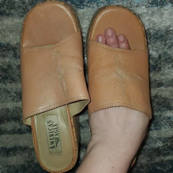 Vintage American Eagle Tan Wedges || sz 8.5 GUC - Picture 6 of 13